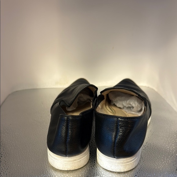 Black and White Slip-On Loafers with Minimalist Design - Picture 3 of 7